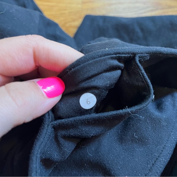 Lululemon black crop leggings size 6 - Picture 3 of 4